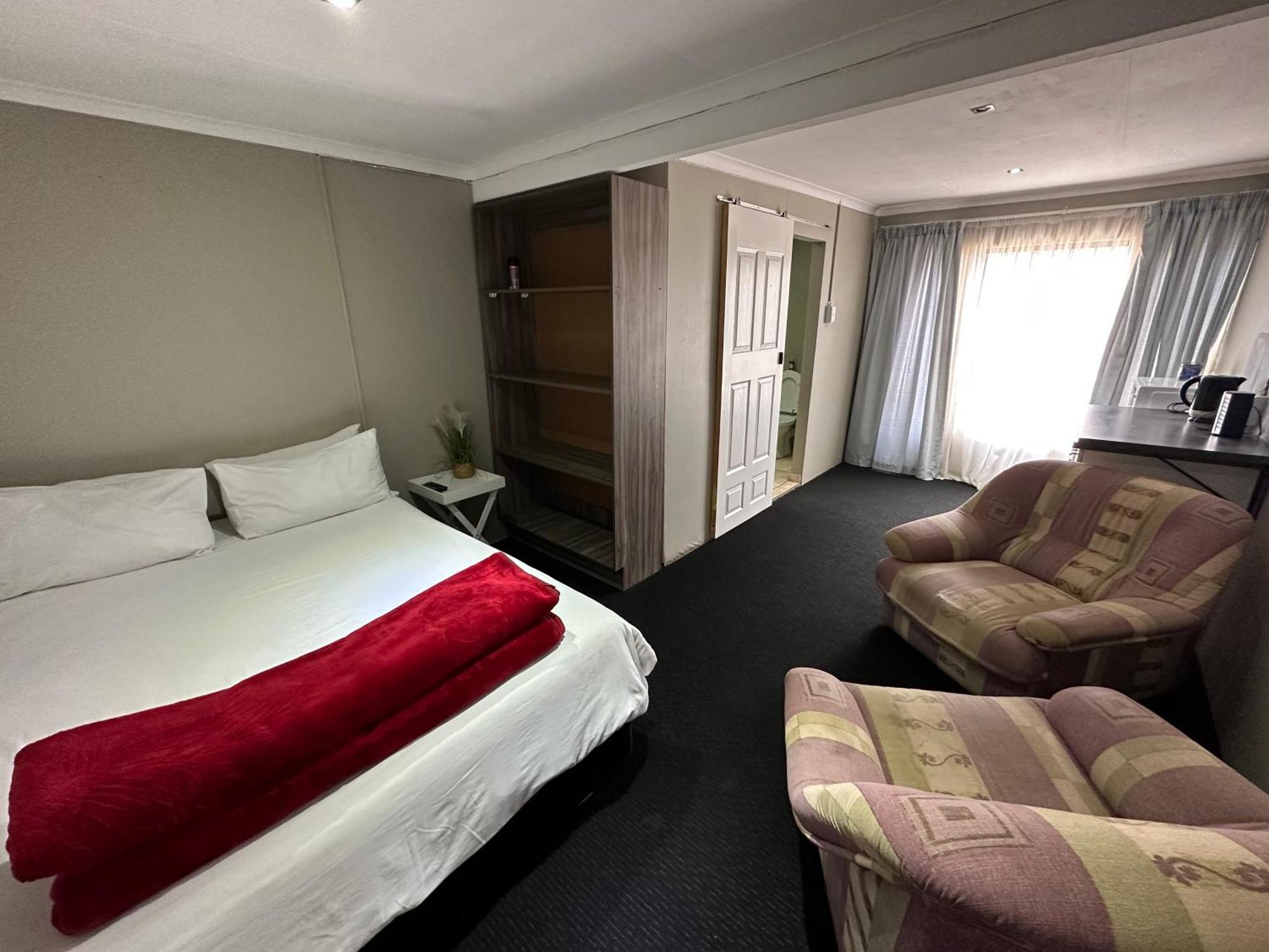 Favour Guest House Πολοκουάνε Εξωτερικό φωτογραφία